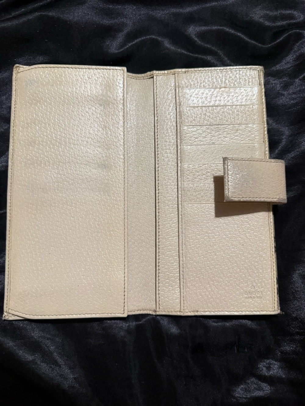 Salvatore Ferragamo Red Saffiano Leather Bow Clasp Wallet & Gucci wallet bundle - Picture 12 of 15
